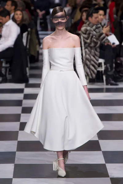 Look 9
